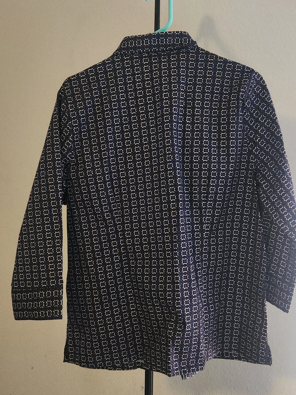 Faded Glory Navy and White Geometric Button-Down Shirt